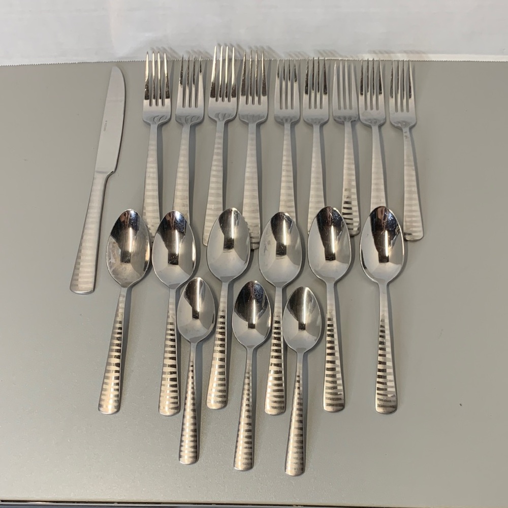 Oneida LYNX Discontinued Vintage Mixed Silver Flatware Set 19 piece
